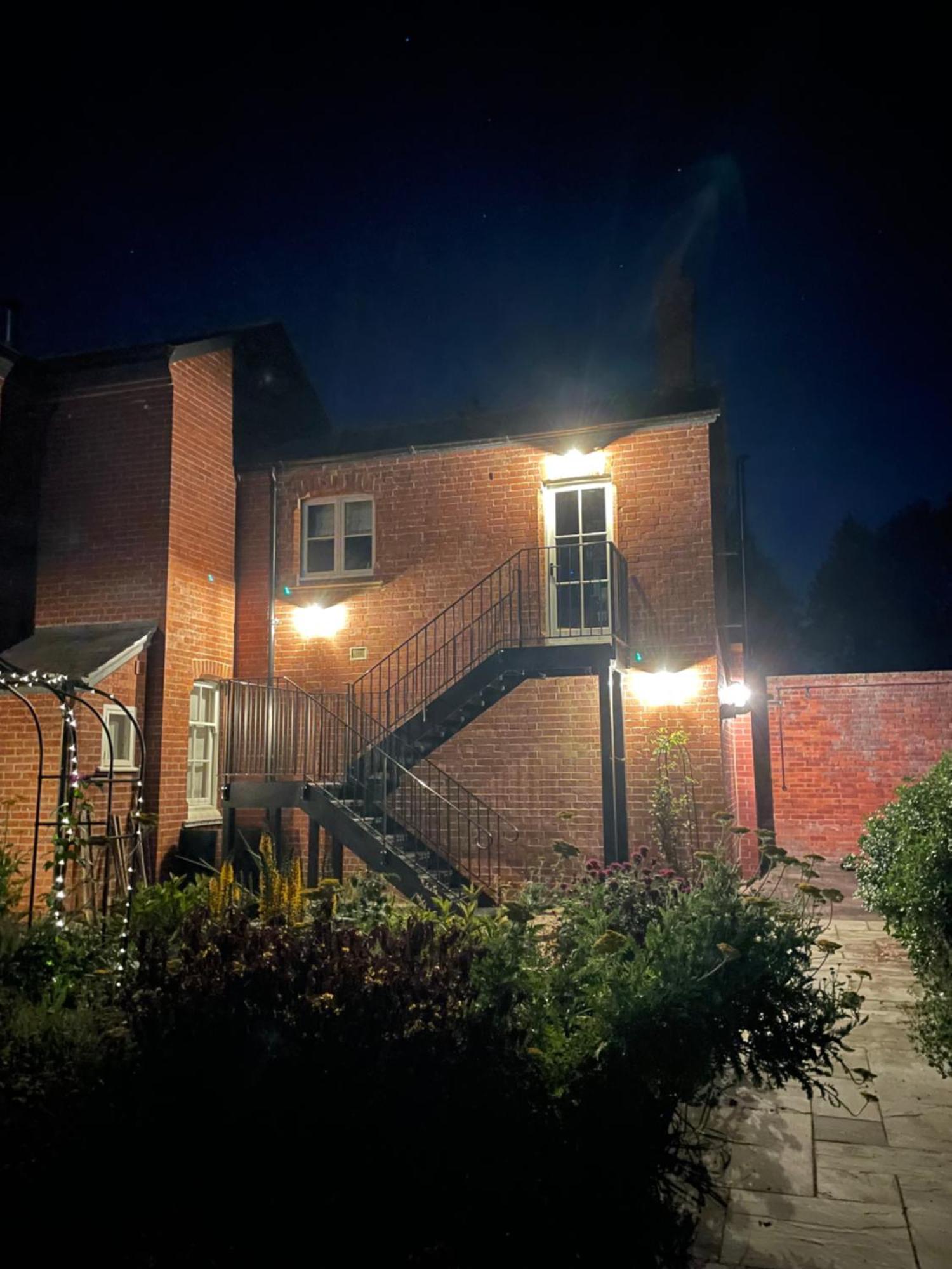 Cockloft Romantic Countryside Hideaway Bishops Cannings Exterior photo